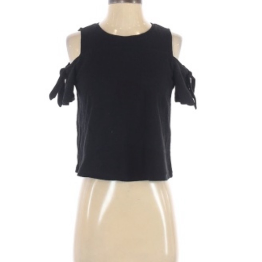 ⭐️🎉3 items for $30 🎉 Madewell Black Cold shoulder top